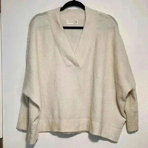Anthropologie Womens Cream Colored V Neck Sweater Size S Oversized Fit‎